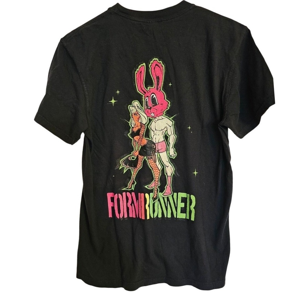 Form runner Tee Size Small‎ Black short sleeve Graphic bunny Comfort Colors
